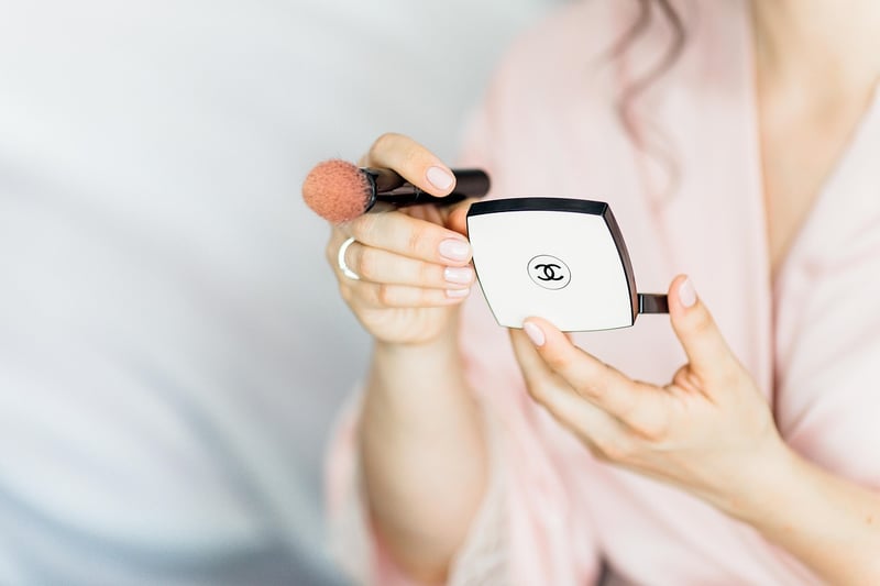 Makeup brushes for beauty services